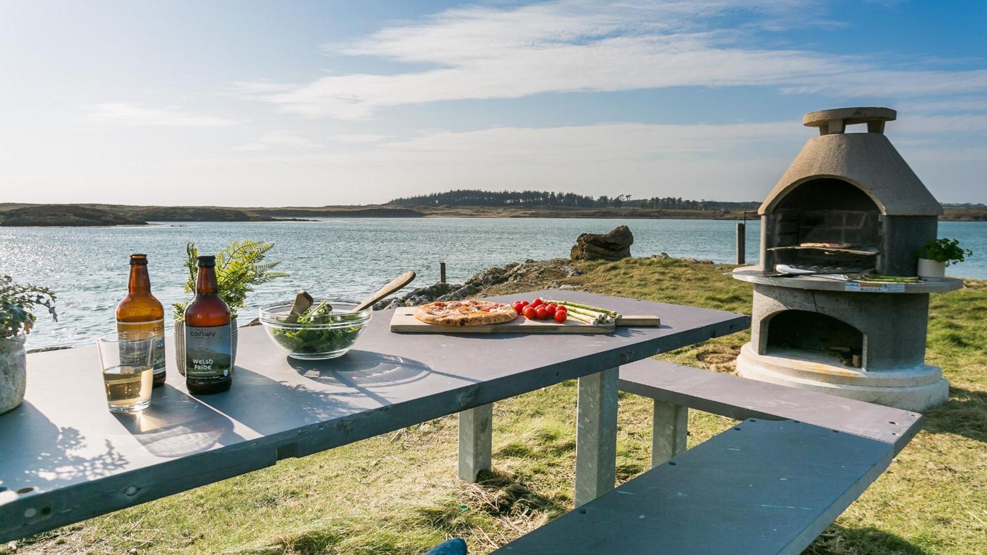Hen Cymyran Villa Caergeiliog Екстериор снимка